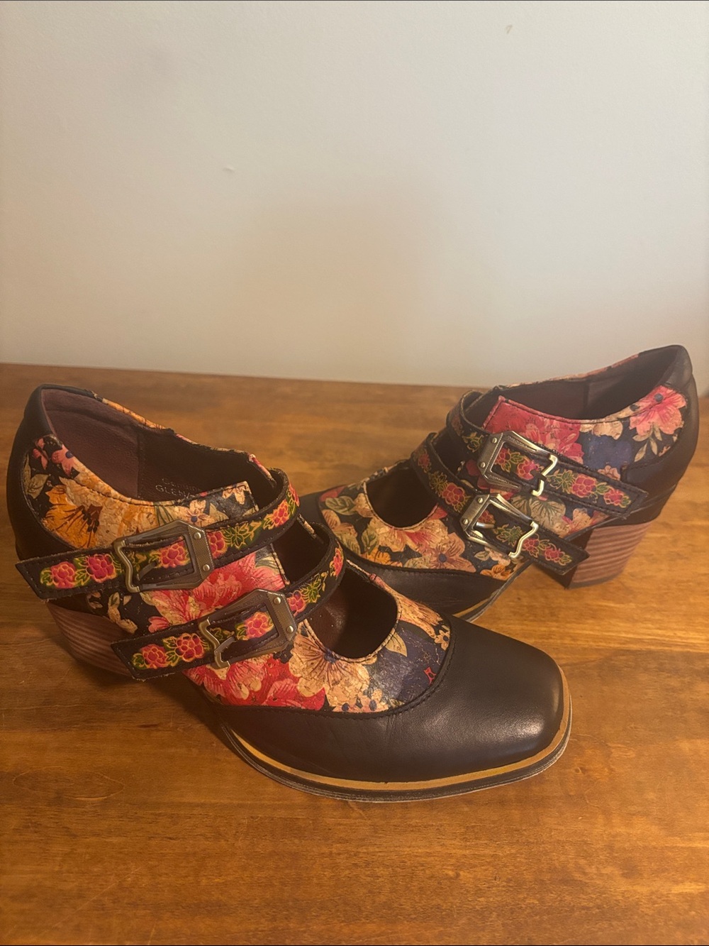 L’Artiste by Spring Step “Graphic” Leather Floral Mary Jane Pumps-size 37